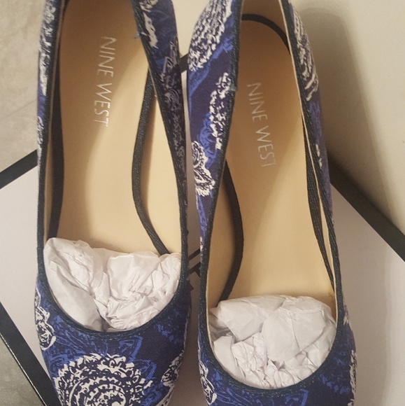 Shoes - Picture 3 of 4